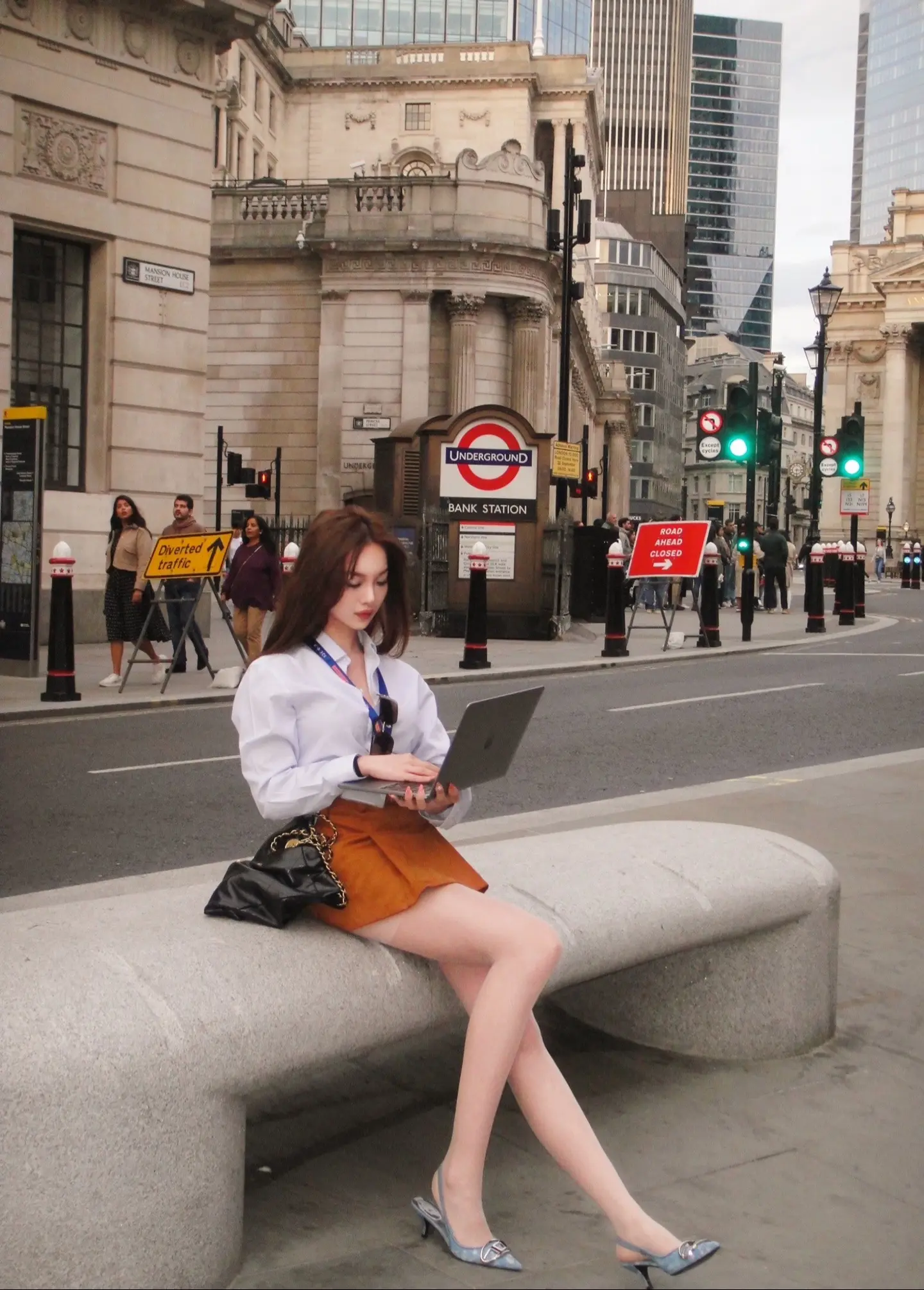 London Office Siren.👠💻