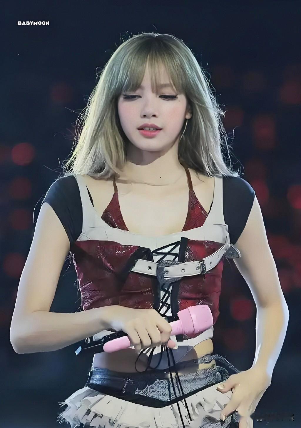 Lisa，几万人看傻眼！

这造型一出来，直接上热搜，我手机差点没拿稳，几万人盯