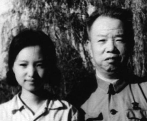 1971年，开国大将王树声到部队看望女儿，却被警卫兵拦下，请您排队等候，领表登记