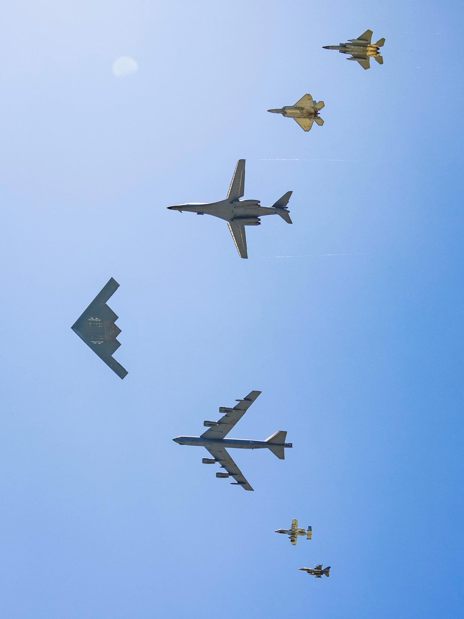 奥什克什航空节上的混合编队 ​​​