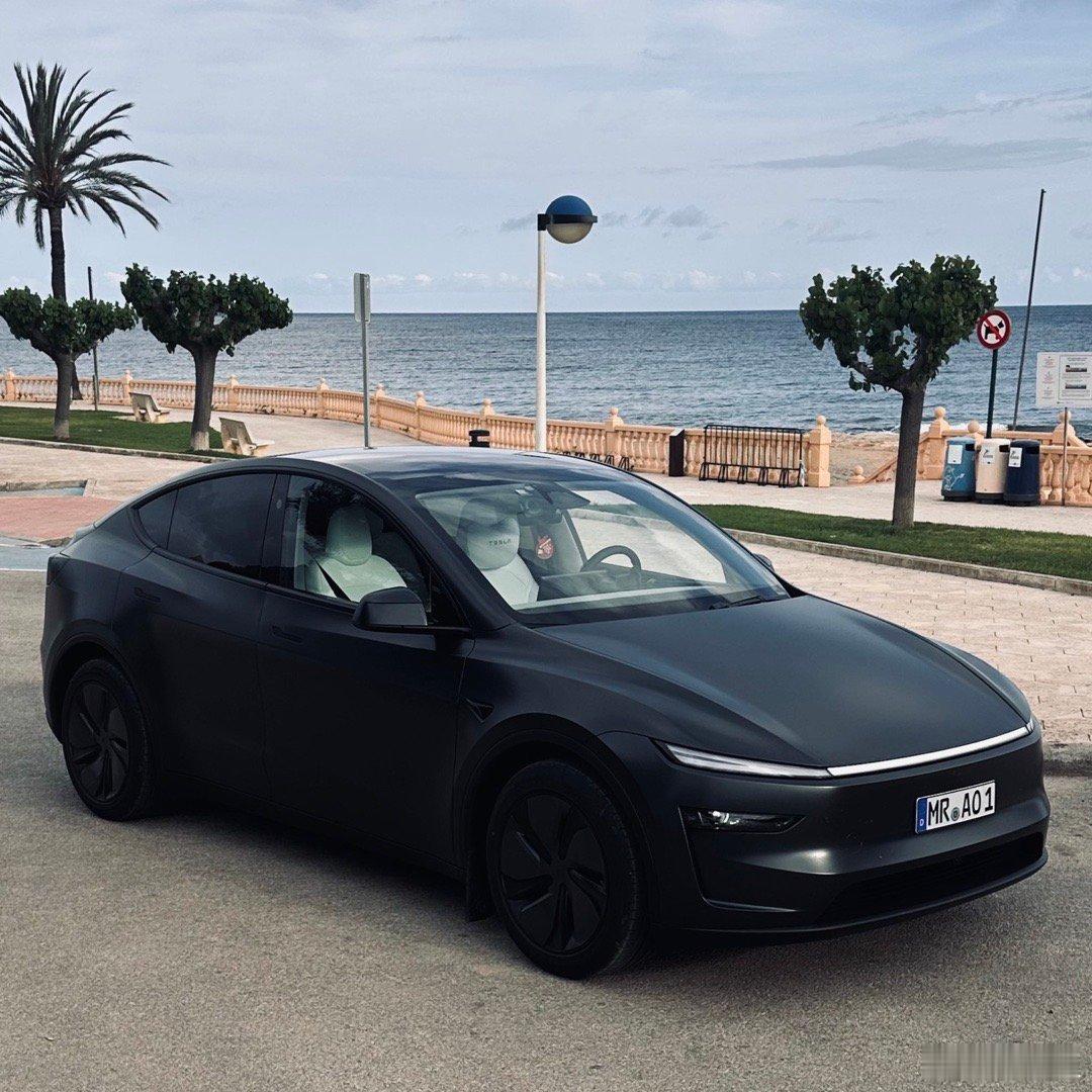越看越帅啊！特斯拉焕新model y ​​​