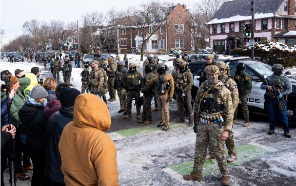 联邦法官限制ICE特工逮捕和平抗议者

明尼苏达州一名联邦法官在一份长达83页的