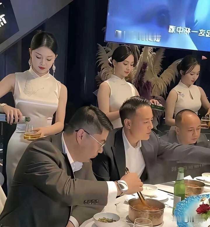 大家说说看，这样的聚餐两千元搞的定吗？