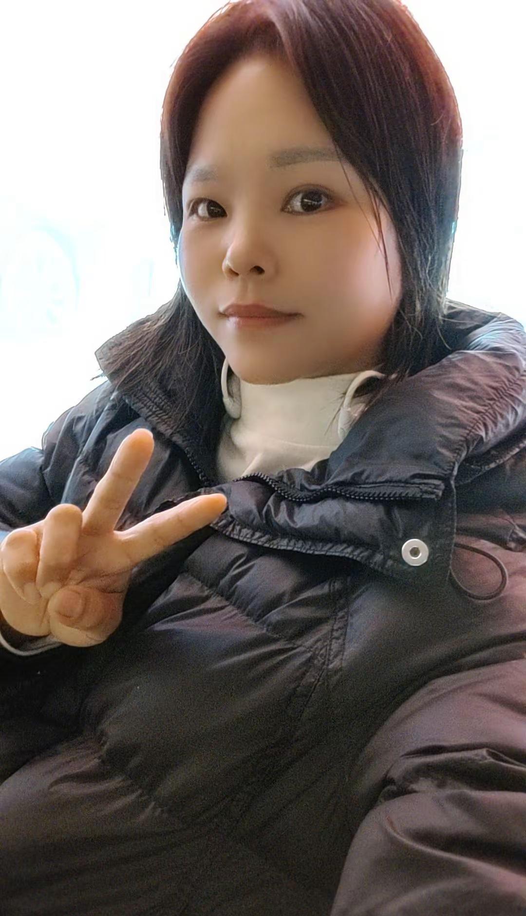 一个人在看电影吗