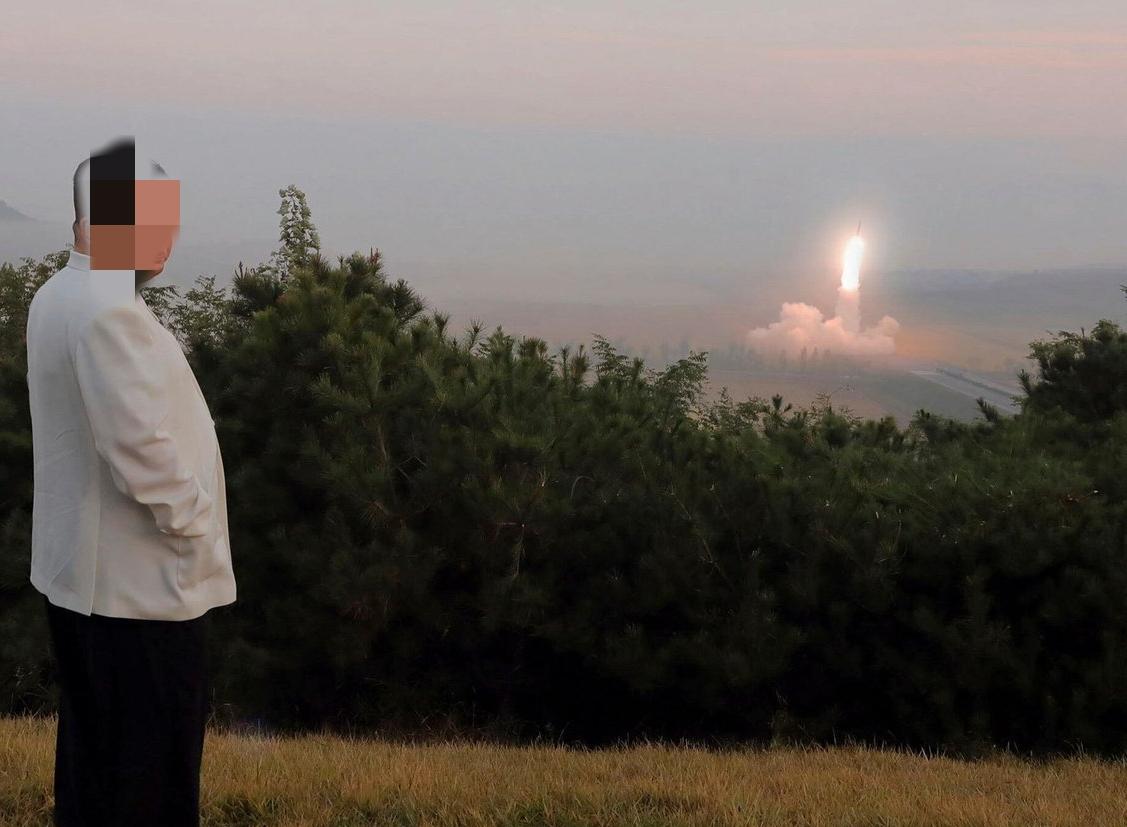 现在想一下有个知心的铁杆兄弟，还是不错的。毕竟有时候我们不方便做的事儿，兄弟可以