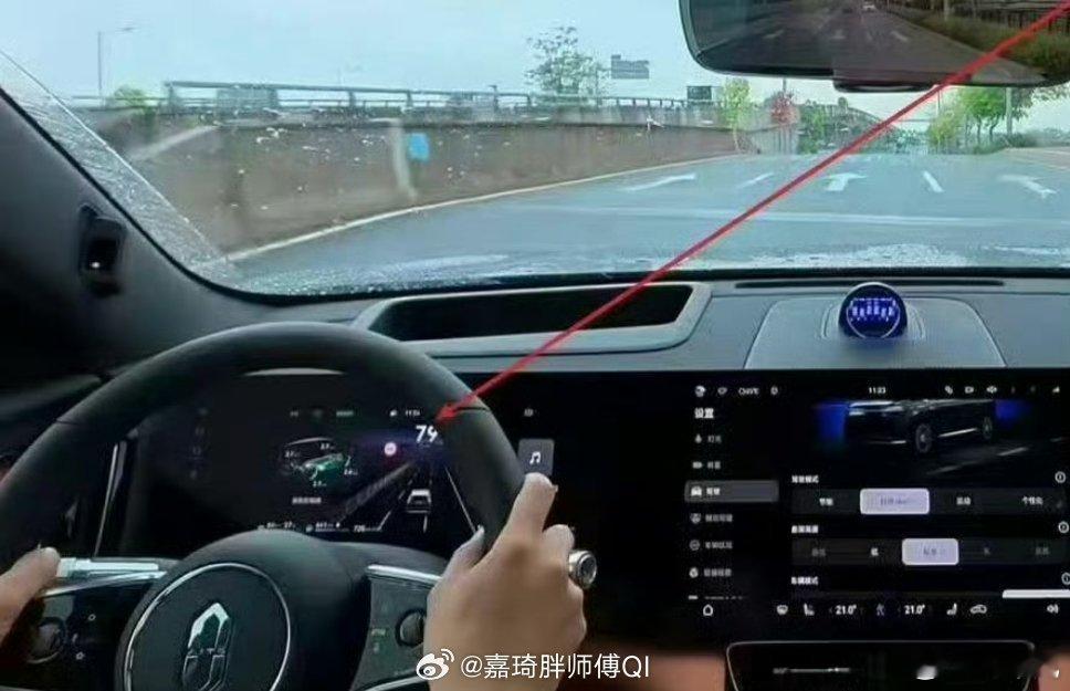 陈震 YYP站不站谁先放放，咱就说能不能像陈震一样先把罚款主动交了。。YYP老师