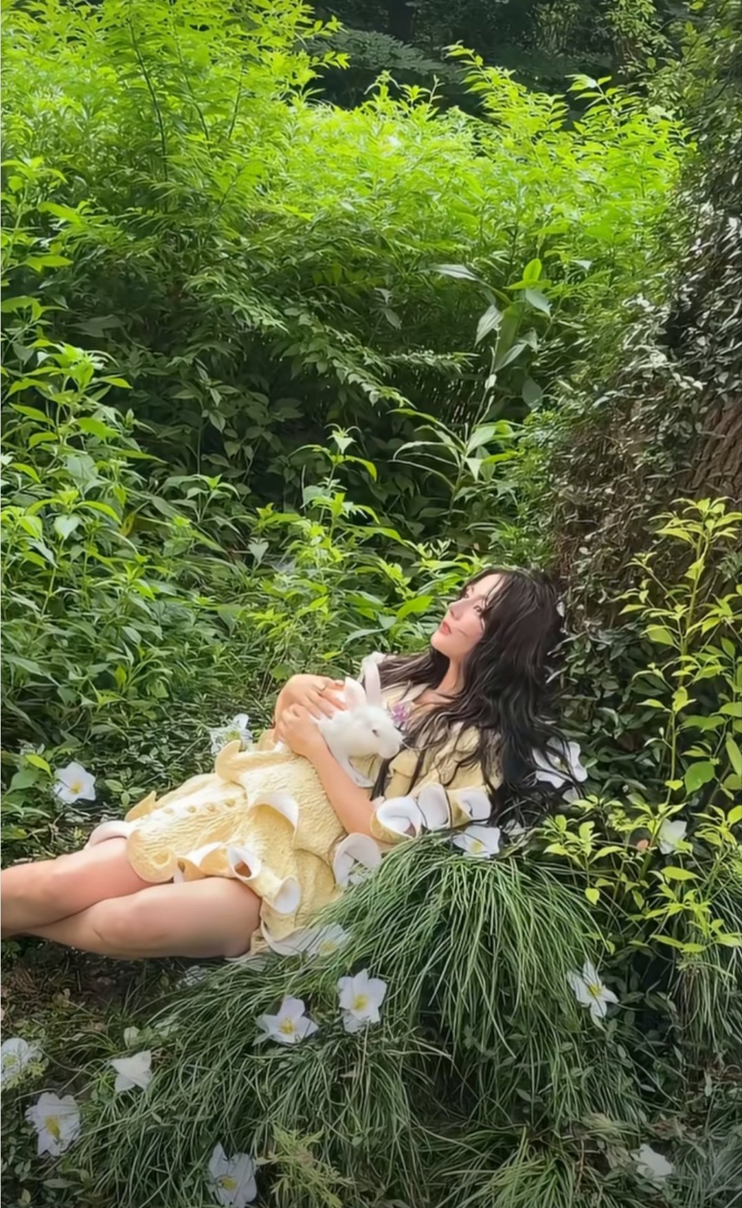 迪丽热巴不愧是迪不修原图直出的美貌，这谁看了不得“哇”出声来啊！刘冲镜头下的热巴