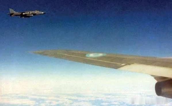 1982年4月21日，一架隶属阿根廷空军运输连队的波音707在阿森松岛南部发现了