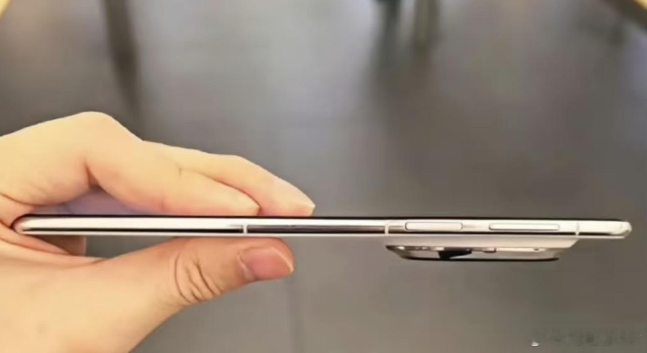 网上看见华为Mate70 Air看着是真的薄苹果的Air和华为的Air大家会怎么