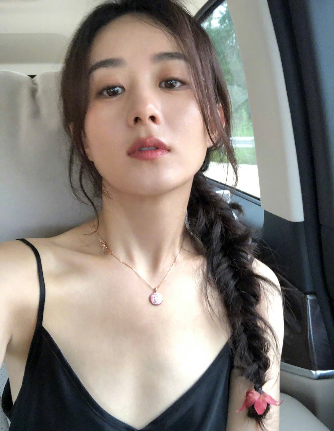 赵丽颖[心][心]把你盯住 ​​​