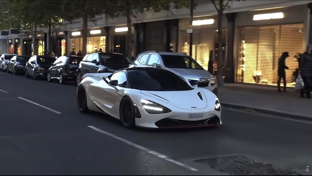 迈凯伦720S这颜值也太能打了吧！！蝴蝶门一开直接帅到窒息一脚油门下去 对手只能