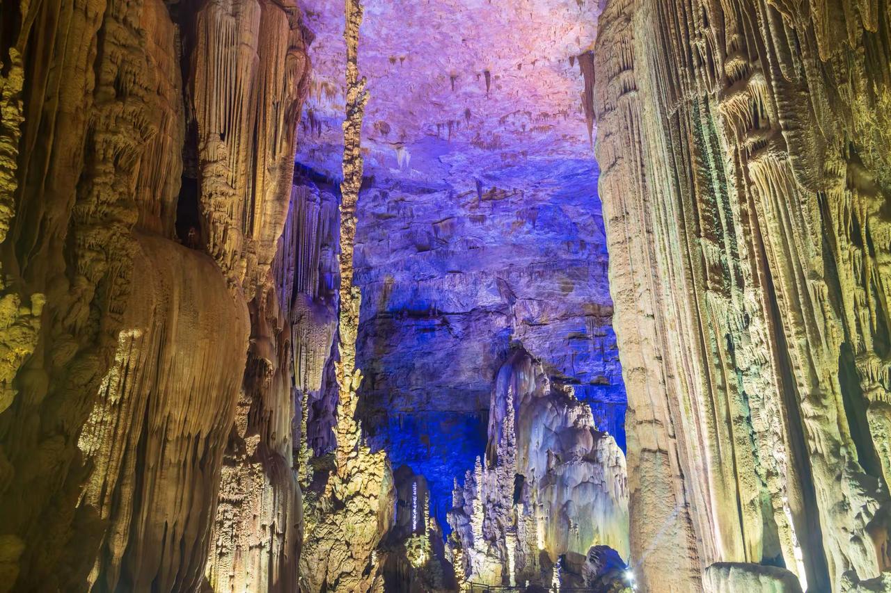 贵州毕节织金洞。贵州毕节织金洞旅行摄影的诗意瞬间 大自然的鬼斧神工