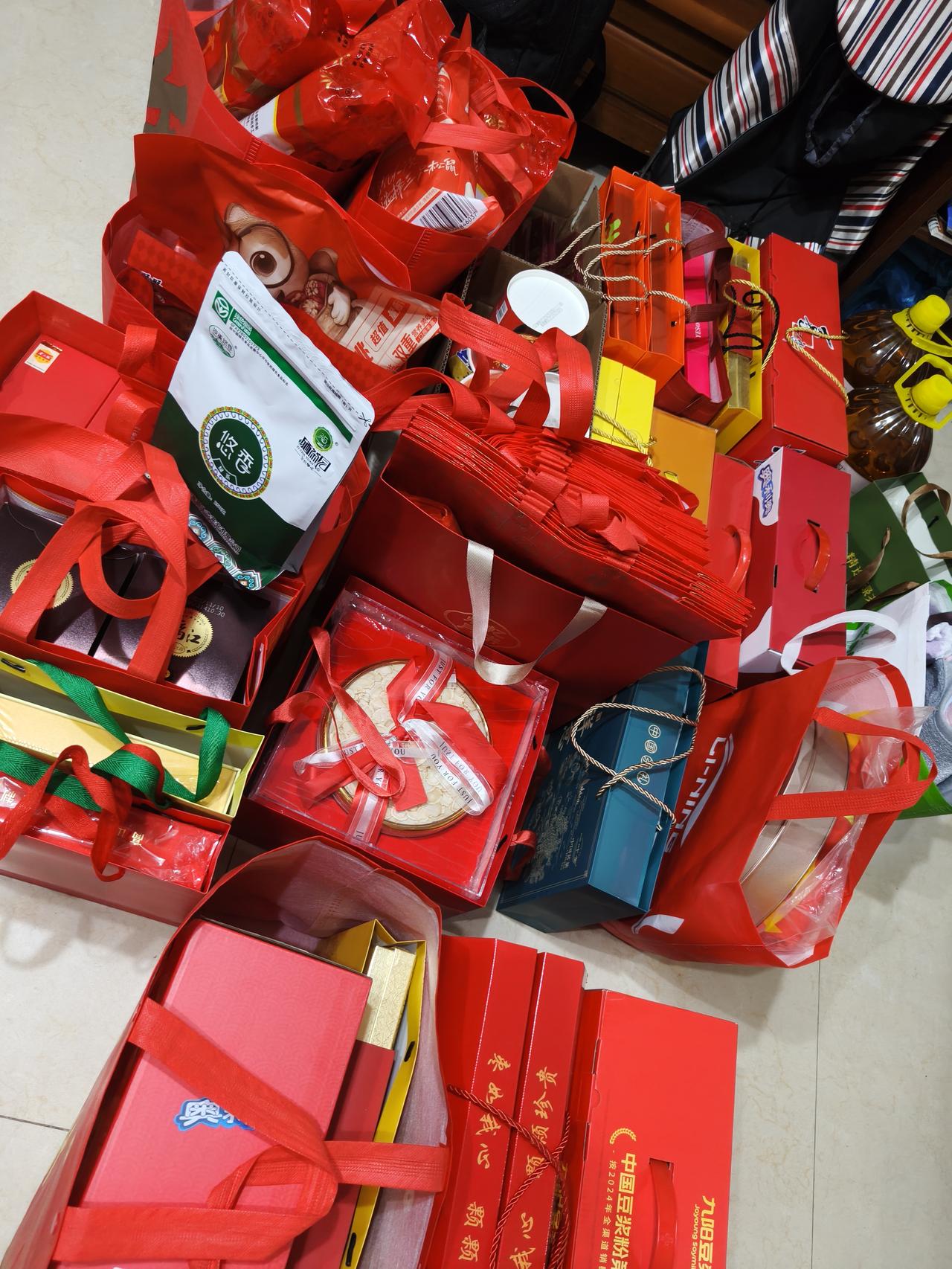 准备回老家过年了，买了一大堆的年货，还有很多网上买的直接寄回去了，这些都是过年准