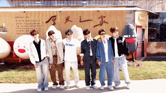 因为《快乐老友记》的房子，刀哥被骂！
有网友总结新房大小，数手写信的字数，
说刀