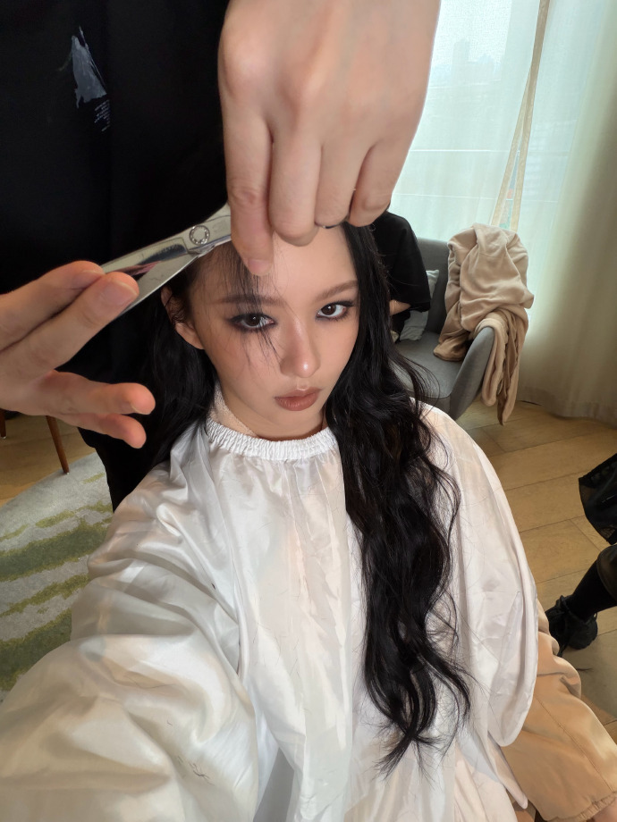 周子玄易梦玲秀场热聊内娱少有的马吉拉系长相 马吉拉大秀现场周子玄易梦玲热聊热拍中