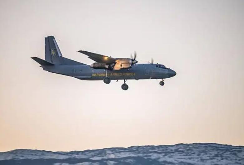 克里米亚上空，俄老旧安-26运输机坠毁

俄罗斯国防部证实，当地时间3月31日（