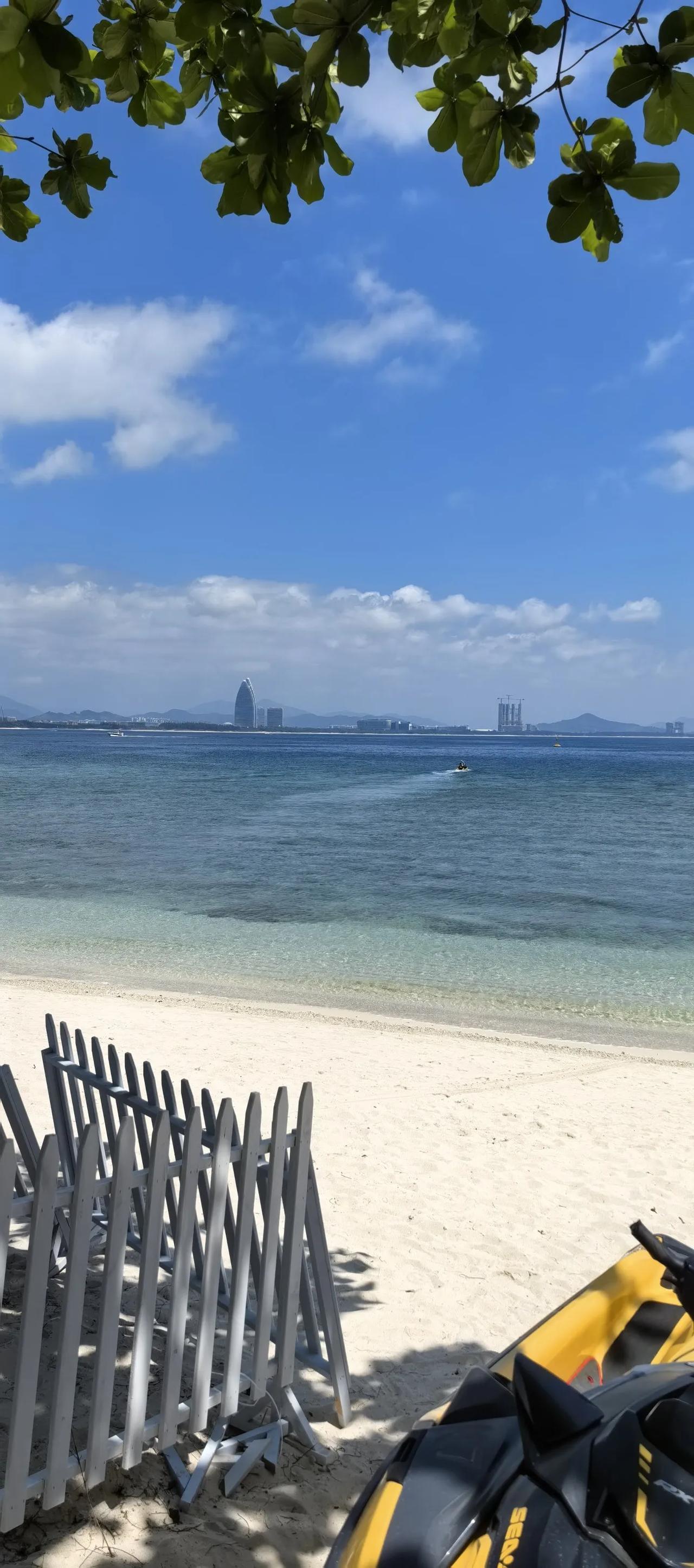 晒一张你相册里面碧水蓝天的照片