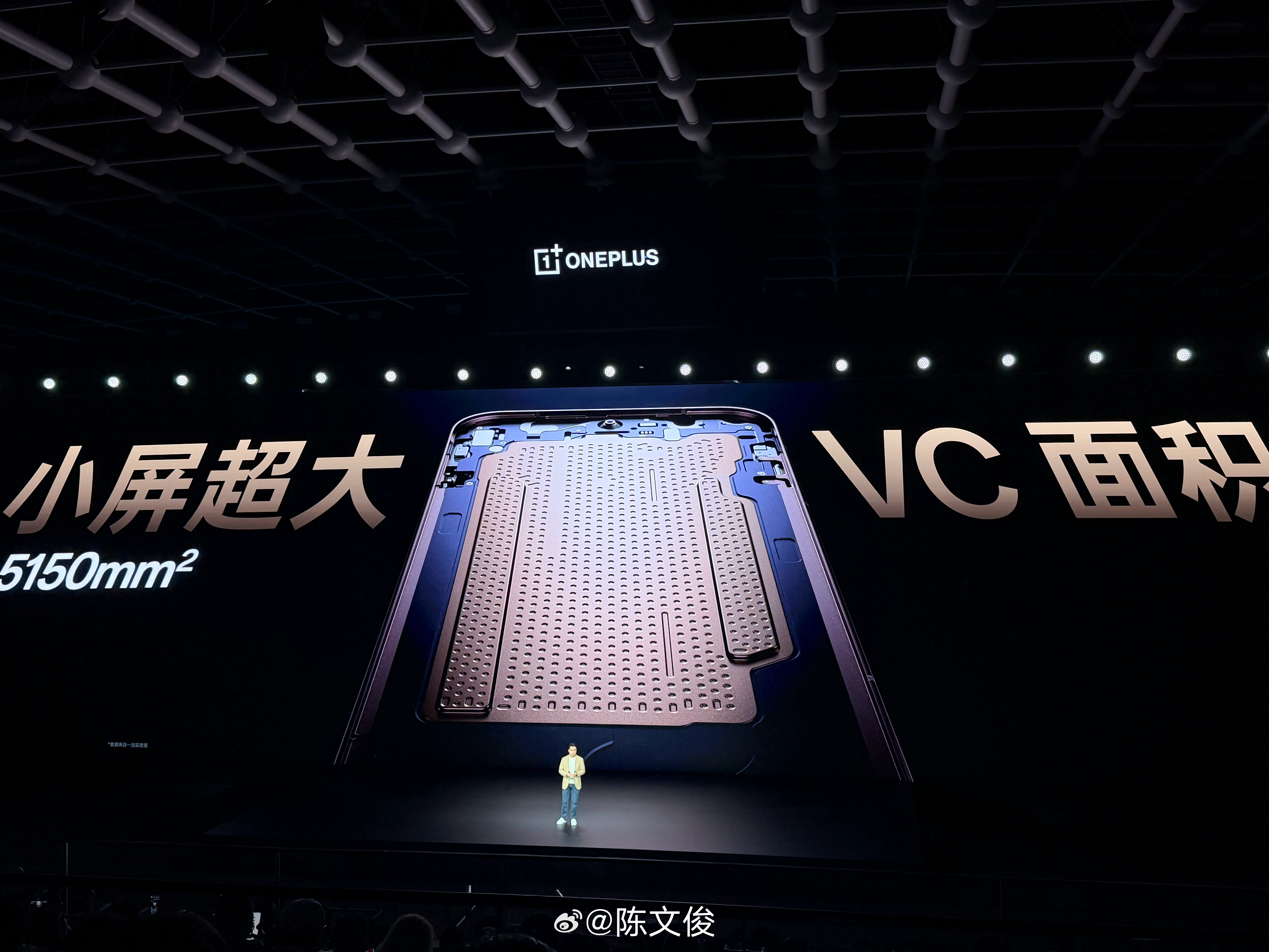 一加15T虽然说是小屏，但是体验一点不比不少大屏旗舰差，而且还是目前行业里唯一1