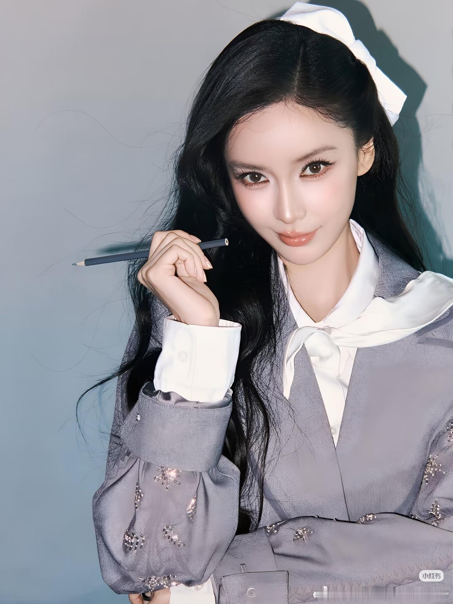 杨颖为赴好友大秀买遍交通工具票有做朋友是很幸运的事吧！为了能及时出席活动，各种交