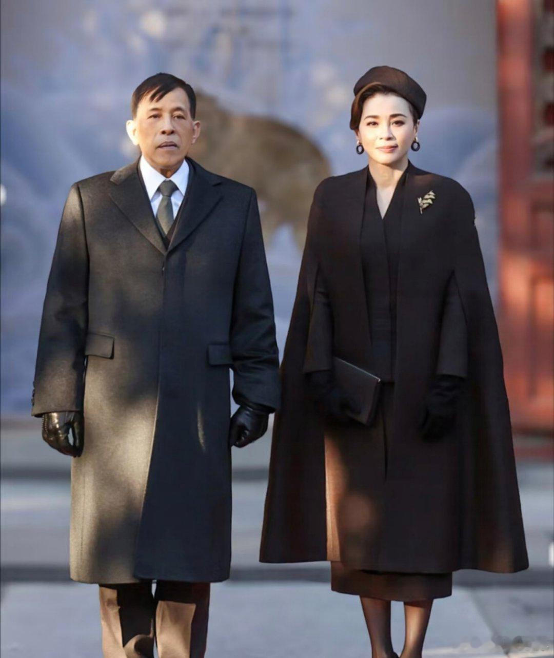 泰国国王夫妇来故宫“散步”，网友表示：被王后美到了！11月的北京冷得让人直哆嗦，