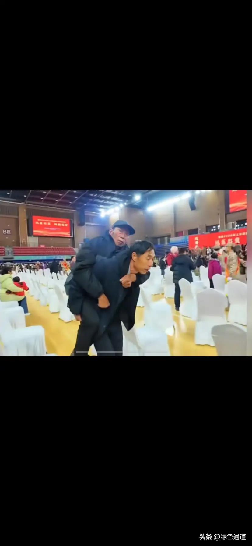 （爆款续写｜500字｜泪点克制·尊严厚重·正向升维）

仪式现场，红绸未落，锣鼓