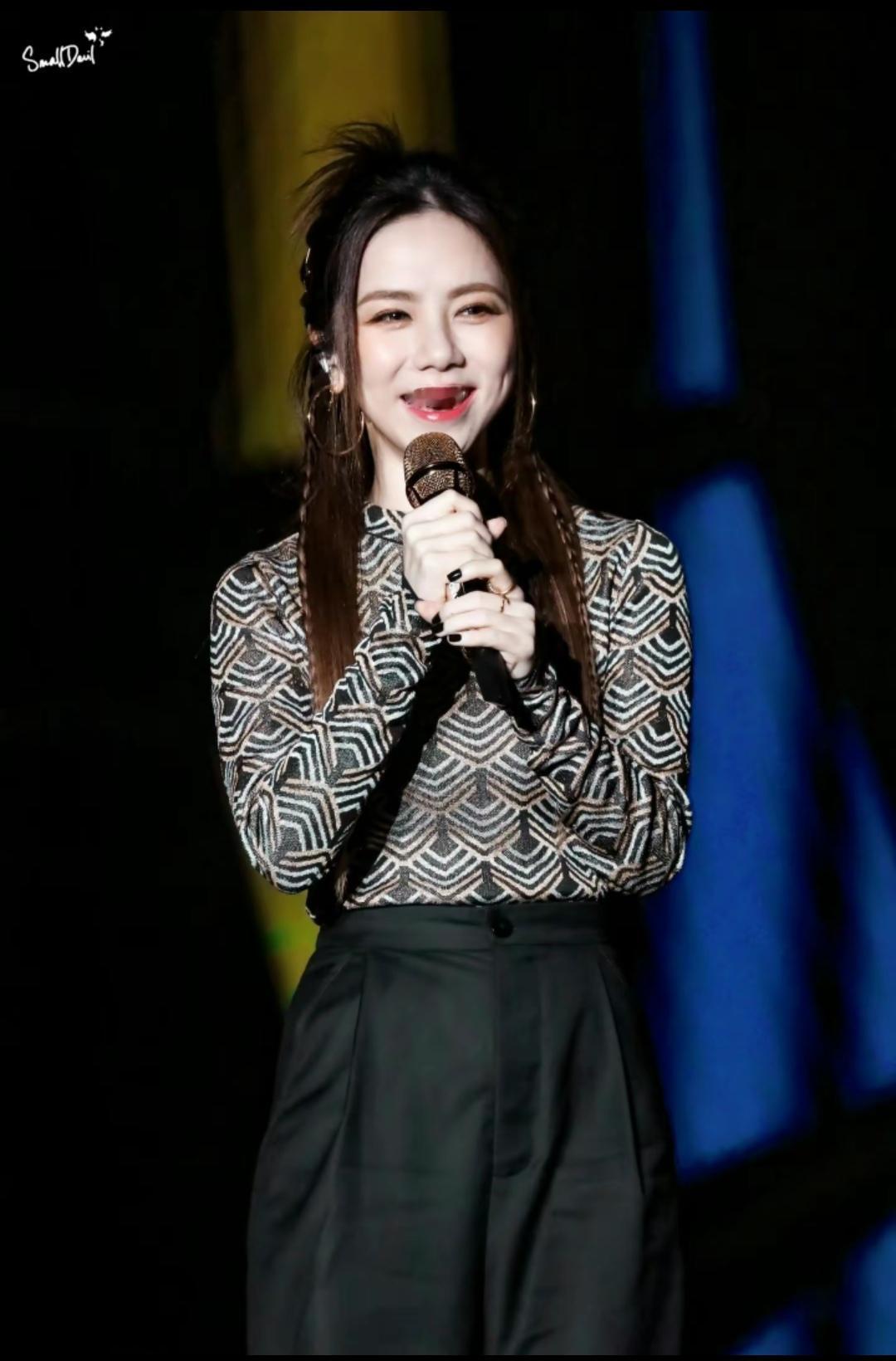 笑容最治愈的女孩 人美歌甜