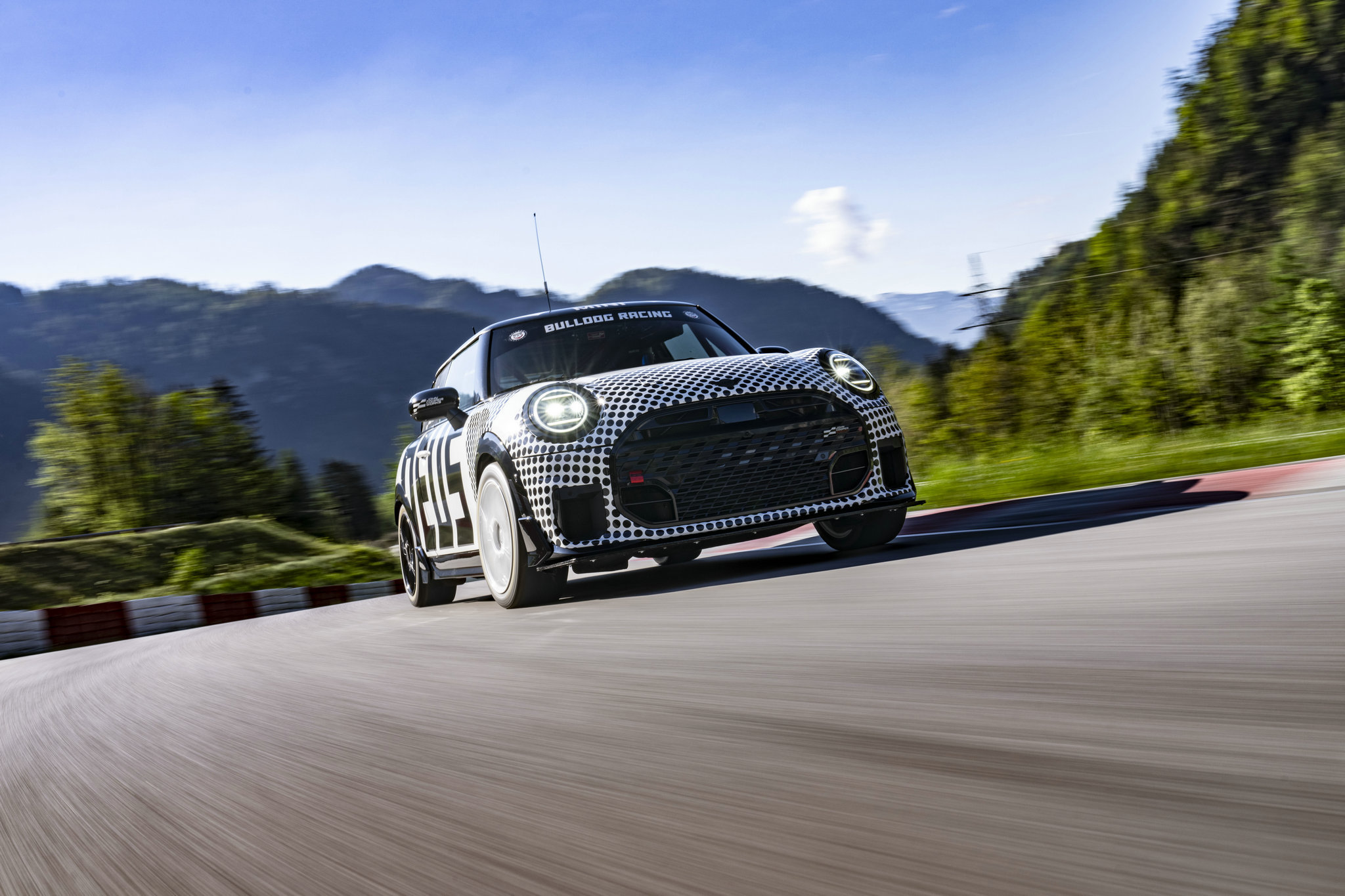 车若初见[超话] 2024年的MINI拔得头筹，2025年全新MINI JCW，