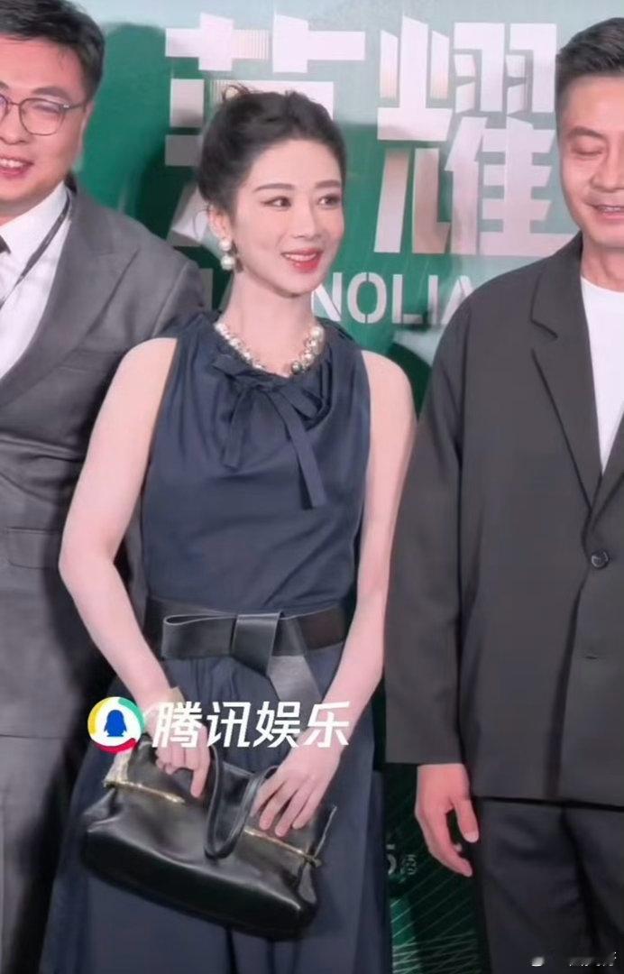杨紫真的很有礼貌和素养还谦逊。。不过我还想加一句话，她的皮肤状态是真的顶，谁能看