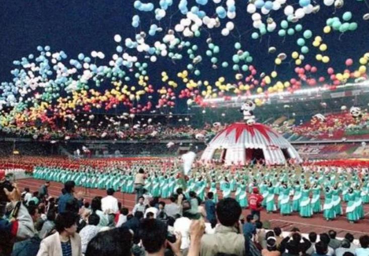 1984年，我国拿下了第十一届亚运会的举办权。可是当时的中国很穷，举办这样一场赛