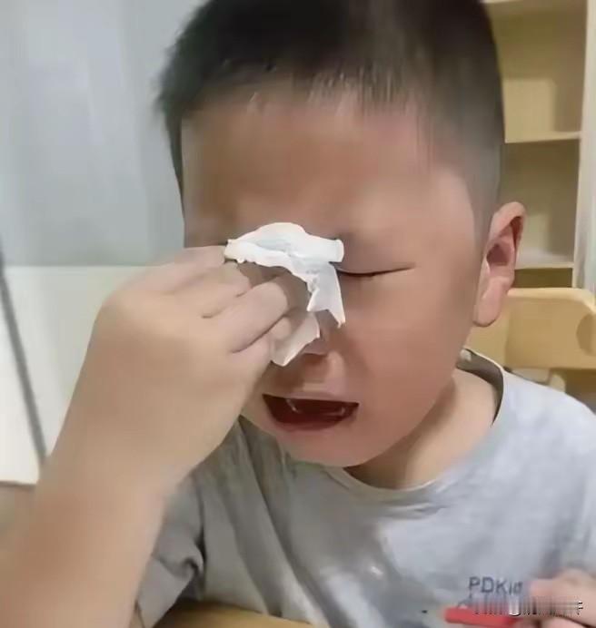 读二年级的儿子语文考了96分，我问他“你这四分错哪了？”儿子委屈地问我：妈妈，高