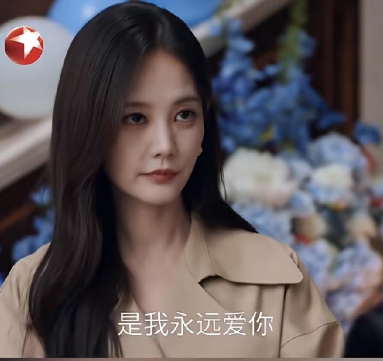 李一桐这剧，爱看红果的真不介意看。
因为她是白富美，被狄立人骗婚后，公司还没了。