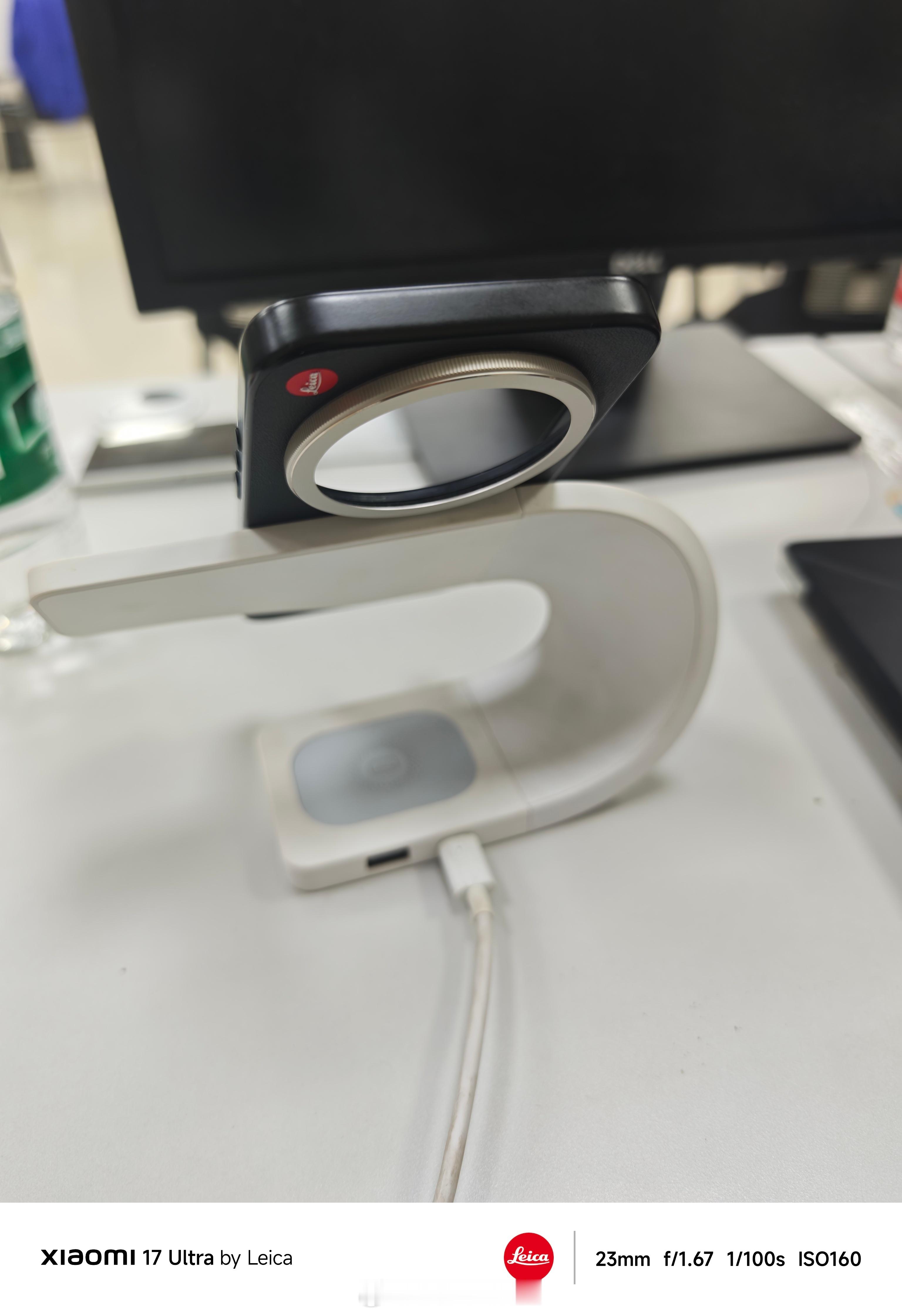 才发现这手机壳能磁吸。 沈阳·东北大学浑南校区