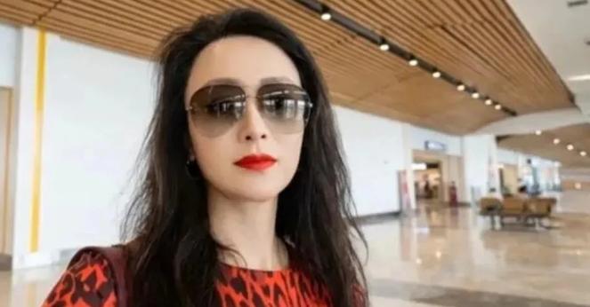 2026年，一名华人女子在希腊失踪。一个月后，她丈夫根据手机定位来到一座废弃养殖