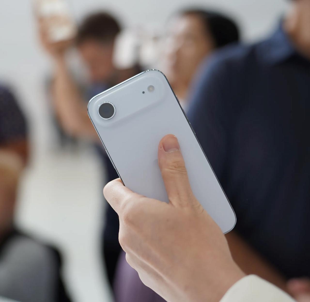 18 Pro系列爆料过了，又爆料iPhone Air2

由于太薄，没有用上屏下