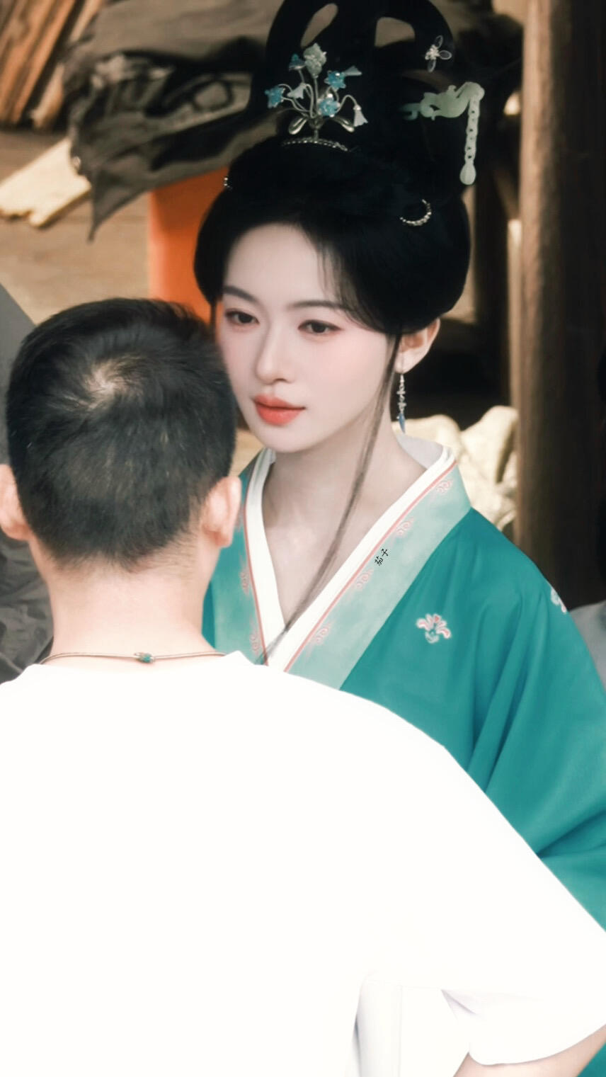 眉如远山含黛，眼似秋水横波吴谨言秦长歌 |  视频截修 