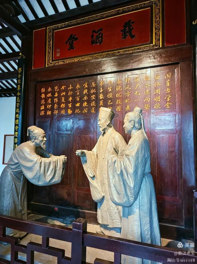 鹧鸪天 · 游儋州东坡书院

椰影参差拂旧堂，
天涯谪客焕蛮荒。
一瓢载酒开文脉