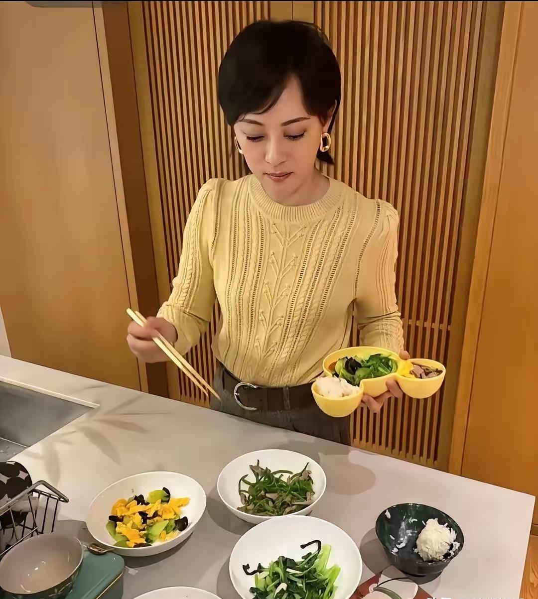 天呐，娘娘这是被 打进冷宫了吗？怎么一点油水也没有，和老百姓吃的没什么区别，也太