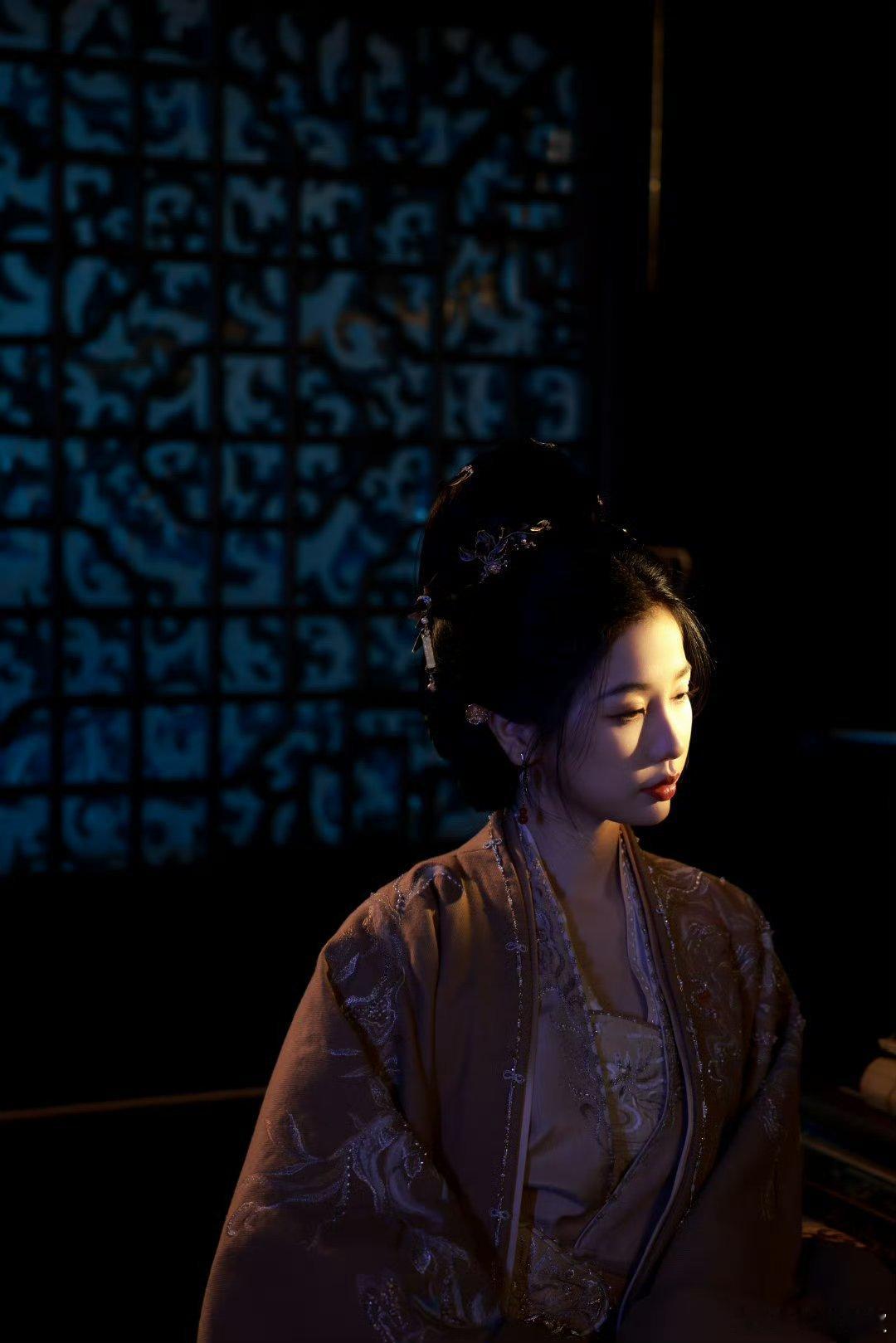 虞书欣云初令 ｜虞书欣云初 你是常年不败的花，温暖四季的光”  𝒴𝓸𝓊 ?