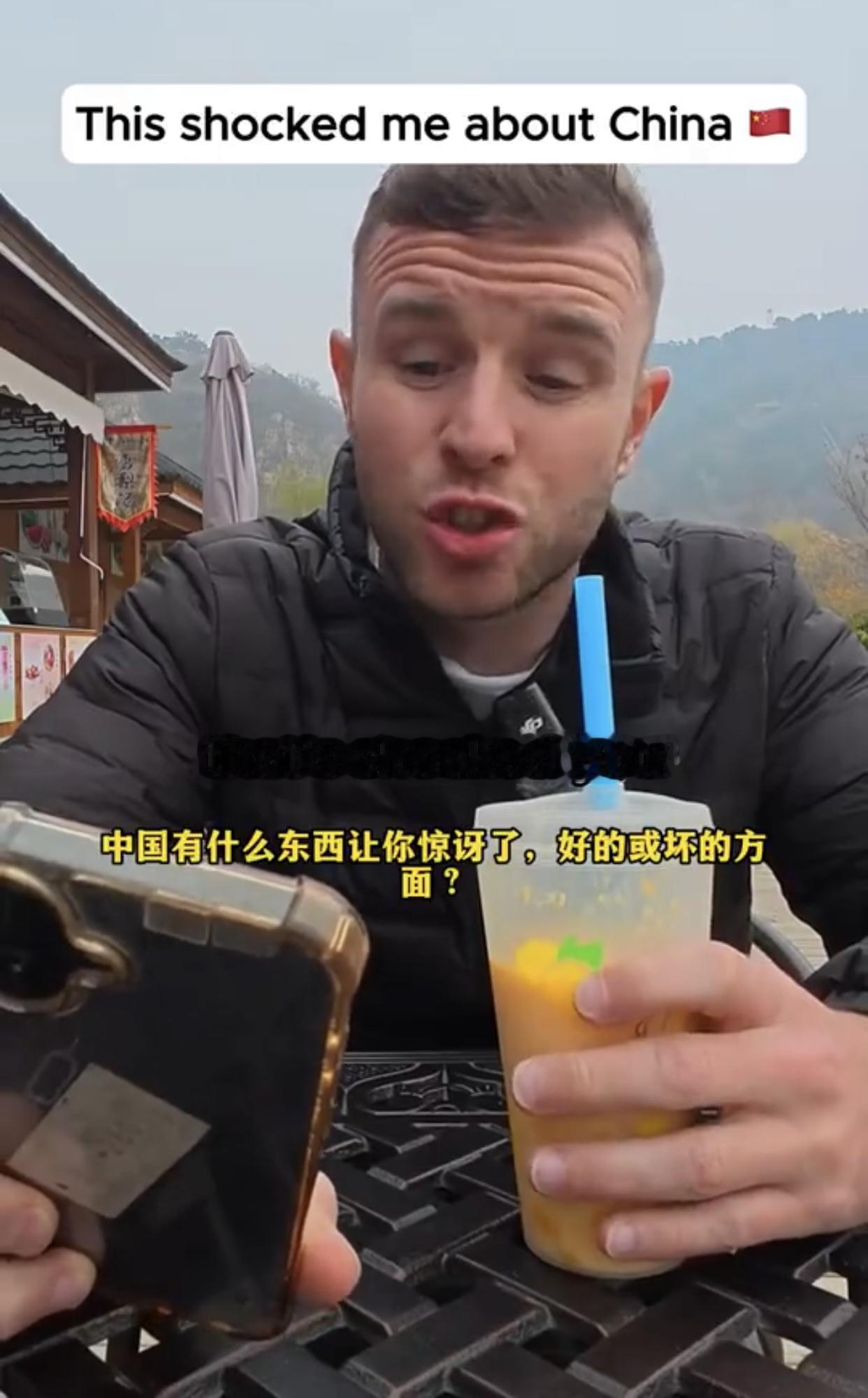 有一位来中国旅行的外国男子谈到在中国最让他接受不了的事情：就是人们在干净的大街上