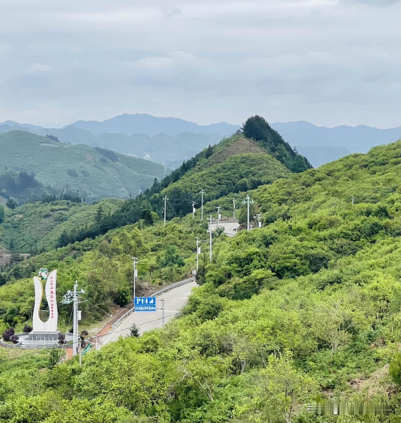 随手拍河池河池凤山县百乐坳山头好看、云海更好看。