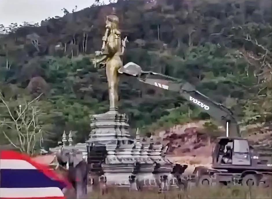 这下完了，
泰柬冲突有可能要演变成宗教战争了，
俄罗斯卫星通讯社消息，泰军直接出