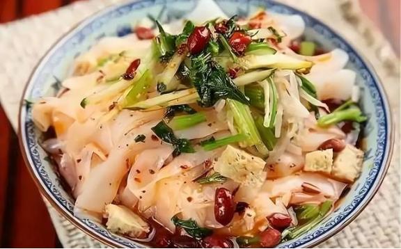 糖尿病患者需注意，医生提醒：把5样当饭吃，血管再好也扛不住

炎热的夏季，冰镇饮