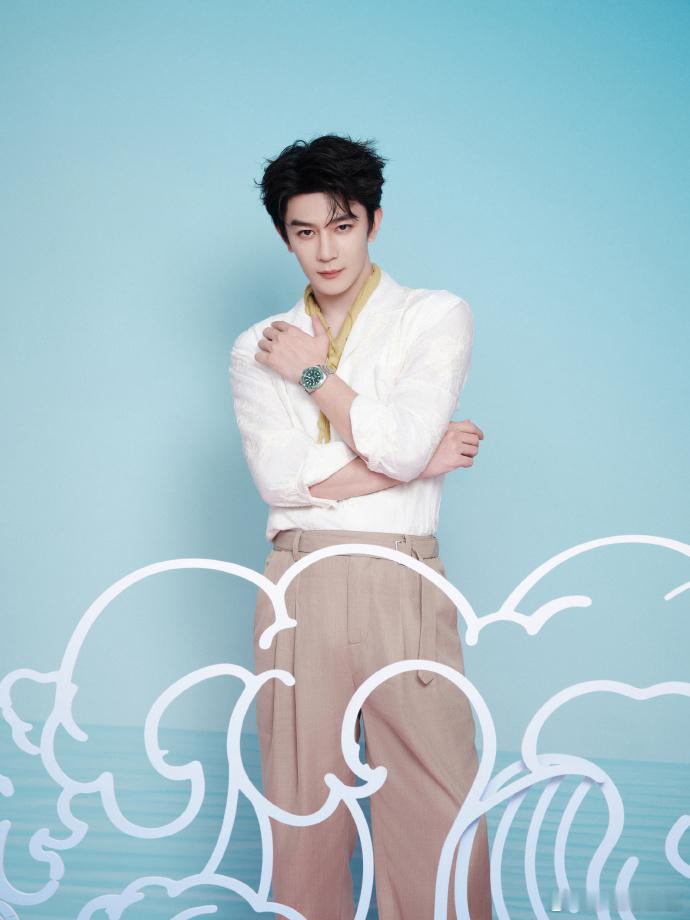 夏之光线下侧颜夏之光线下侧颜真的是帅到了我的心里面呀，轻轻摆动的不止发丝呀，还有