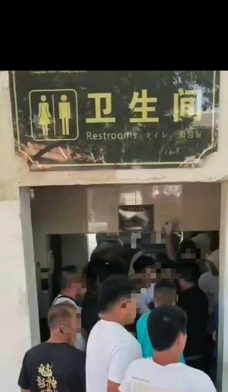 在《魅影神捕》剧组的代拍跟演员到洗手间去了？[哆啦A夢害怕][哆啦A夢害怕][哆