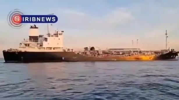 给伊朗点赞！伊朗在波斯湾扣下美国油轮！12月24日伊朗革命卫队在波斯湾扣押一艘涉