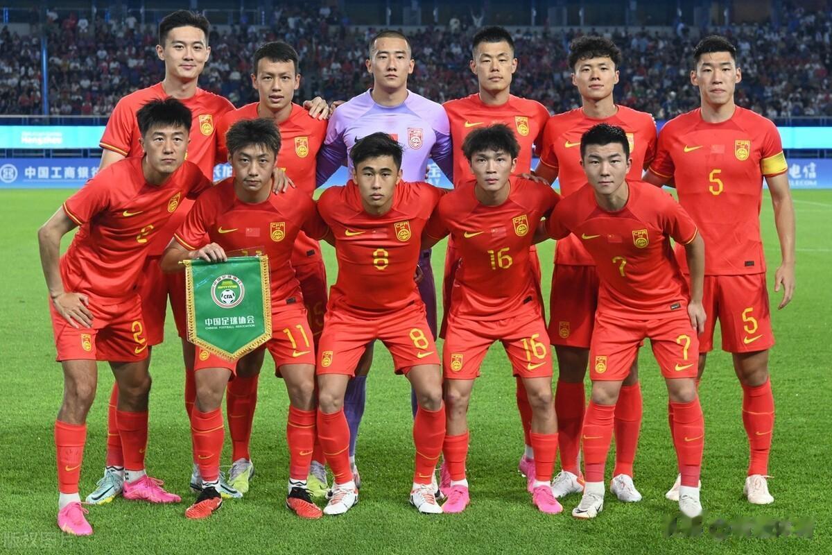 韩国队有这么可怕吗？为什么咱们中国队的球员，在场上感觉腿都是软的，处理球慌慌张张