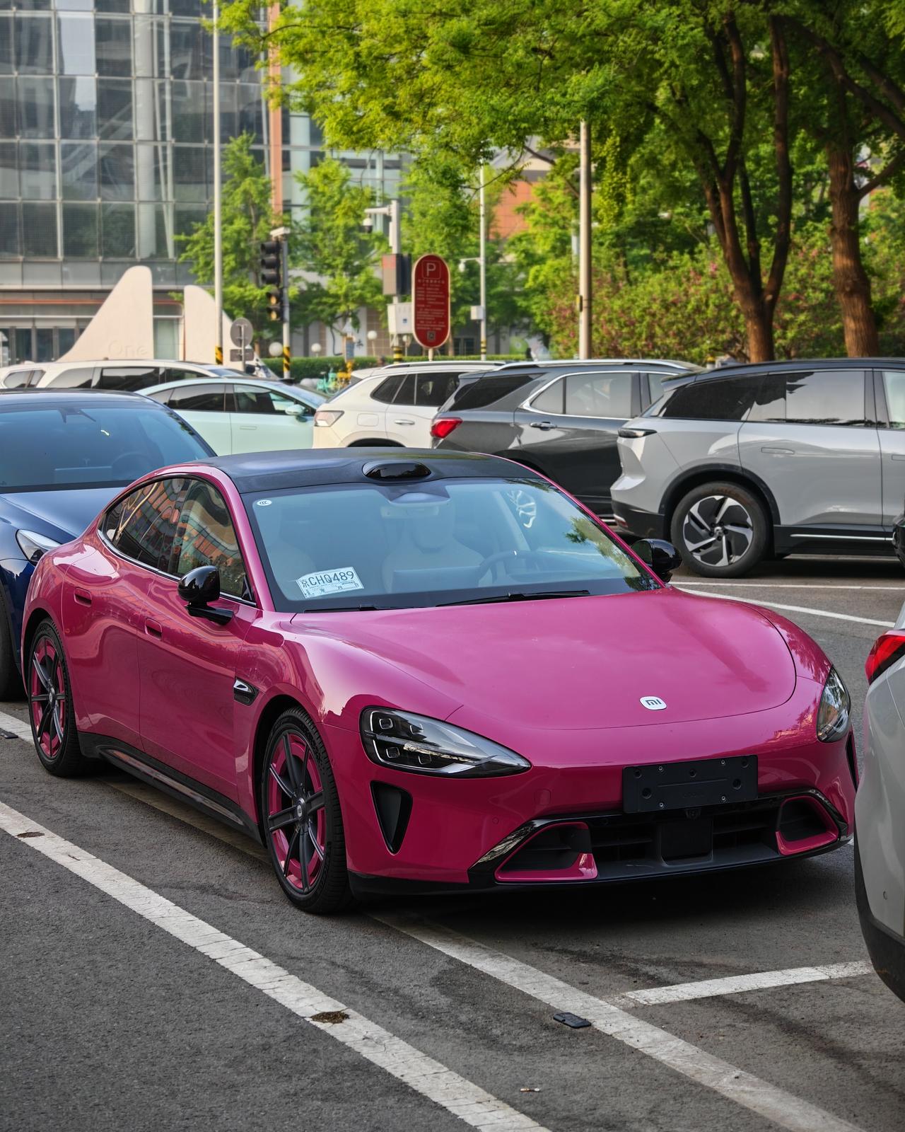 虽然我一直不喜欢小米的大灯设计，但在看了更致敬，但就是达不到德某原版设计质感的某