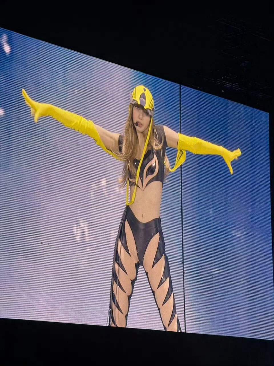 Lisa今天solo舞台服装Lisa今天solo舞台造型Lisa今天solo舞台