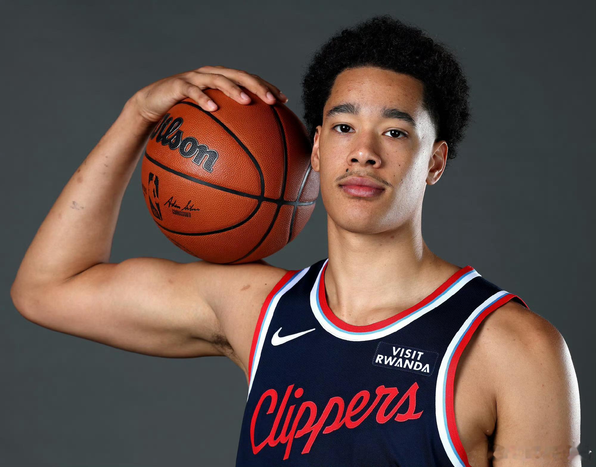 你的豪泽的这一季像是经历了春夏秋冬🤓 