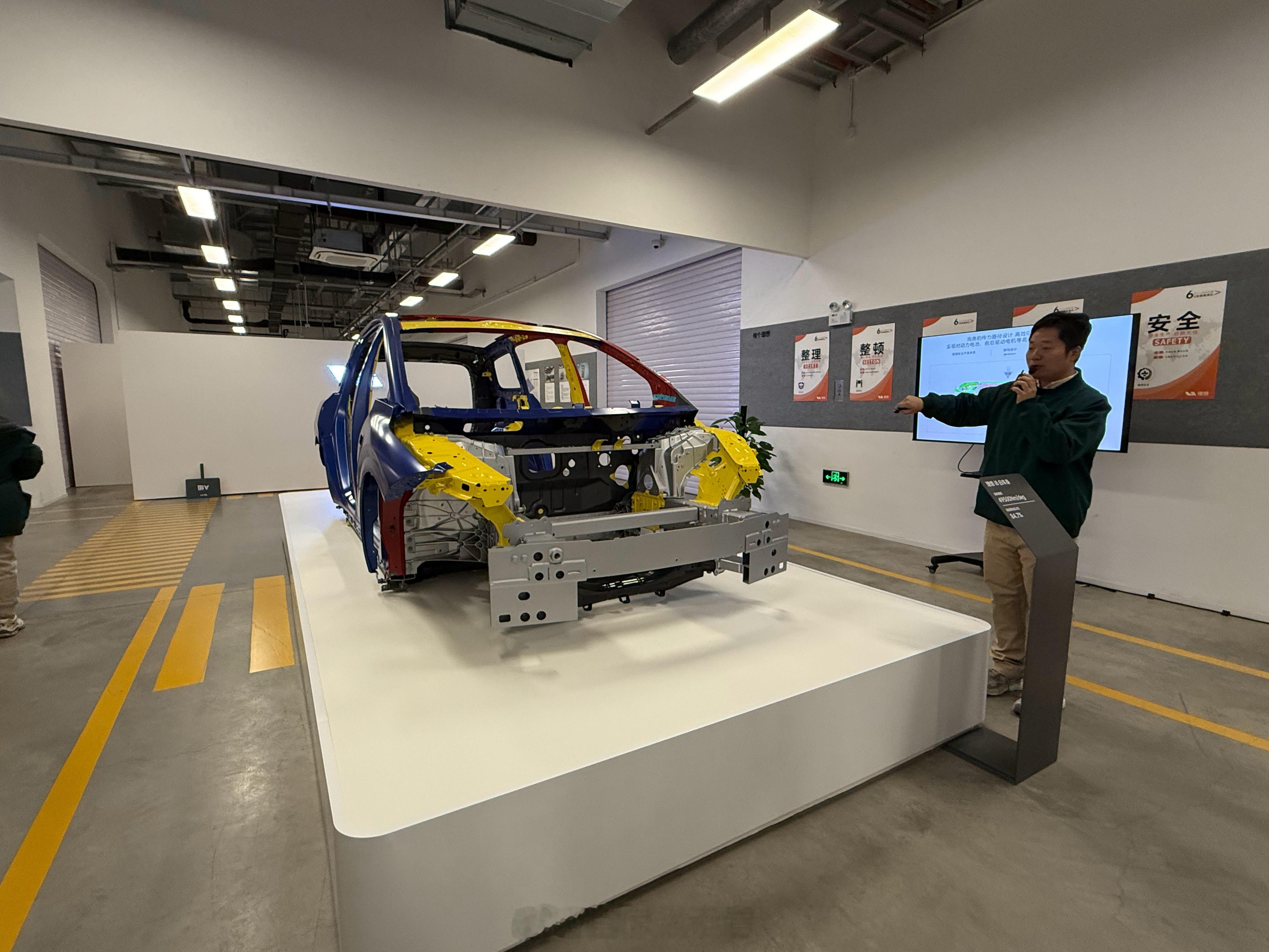 理想 i8 的白车身。理想材料研发成果大盘点308_IO新能源汽车